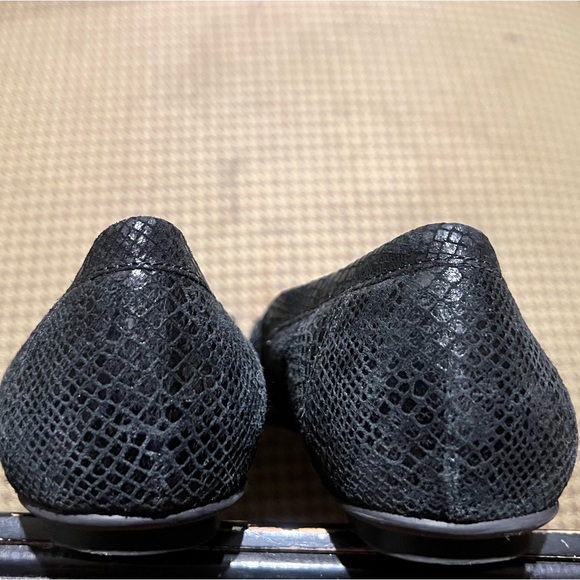 Vionic | Snakeskin Patterned Mocassins - Picture 3 of 8